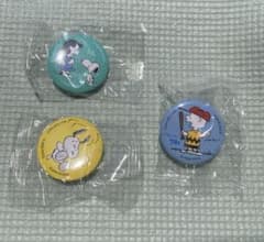 くら寿司 PEANUTS スヌーピー 缶バッジ 3点セットのサムネイル