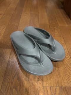 OOFOS ウーフォス　リカバリーサンダルのサムネイル
