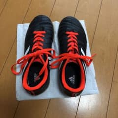 サッカーシューズ アディダス 室内用のサムネイル