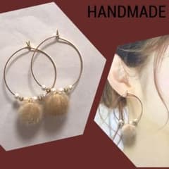 067】再販♡ファーボールフープピアス☆ベージュのサムネイル