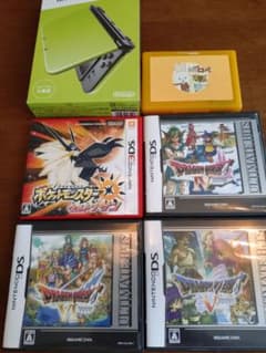 【美品】３DSLLライムグリーン、ポケモンサンムーン２本セット、ドラクエ、世界樹のサムネイル