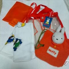 《メル様 専用》ハンカチ2枚のサムネイル