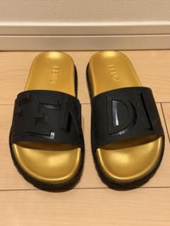 FENDI サンダル ブラック×ゴールド　サイズフリーのサムネイル