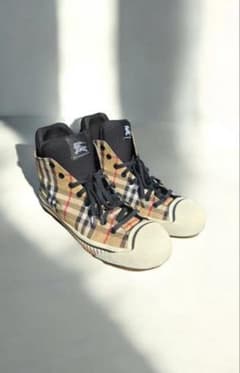 Burberry ハイカットスニーカー ノバチェック - メルカリ