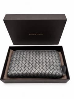 BOTTEGA ボッテガヴェネタ イントレ メタリックシルバー長財布 箱付