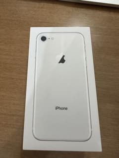 Iphone8 シルバー新品、未使用品　 SIMロック解除品のサムネイル