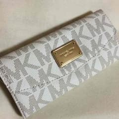 値下げ！Michael Kors (マイケルコース)  長財布 バニラのサムネイル
