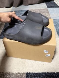 adidas YEEZY SLIDE Granit サンダルのサムネイル