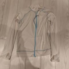 キッズ ラッシュガード ホワイト 水色ステッチ 指穴付きのサムネイル