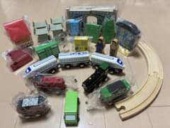 木製列車&レール　車両 建物 セットのサムネイル