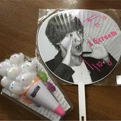 お値下げ〜❤︎Kis-my-ft2 うちわ ペンライトのサムネイル