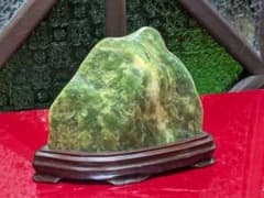 翡翠の置物 台湾産 木製台座付き - メルカリ