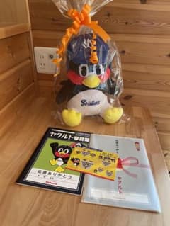 ジト目にゃんこ様専用　お座りつば九郎のサムネイル