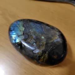 ☆値下げ☆美品☆ラブラドライト 天然石 握り石　タンブル　置き石のサムネイル