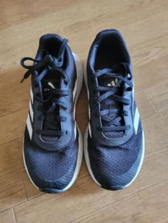 adidas 子供 スニーカーのサムネイル