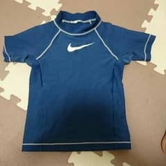 ラッシュガードのサムネイル