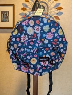 【新品タグ付き】EASTPAK リュック　ネイビー・フラワー 24Lのサムネイル