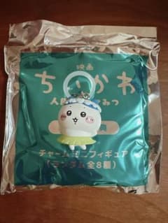 【映画ちいかわ 人魚の島のひみつ】入場者特典 チャームミニフィギュア　ハチワレのサムネイル