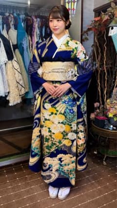 鮮やかな青地 菊と牡丹の華やか振袖(ご希望の方は長襦袢・帯揚げ帯締め・重ね衿付)のサムネイル
