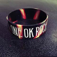 ONE OK ROCK　グッズ　ラバーバンド　黒 横浜のサムネイル