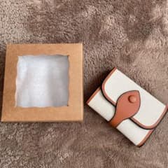 折りたたみ財布のサムネイル