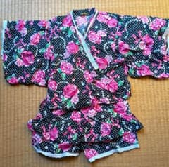 Pinky Flash 甚平 120サイズ 黒地バラ模様のサムネイル