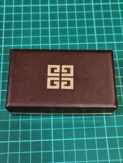 d*3様 GIVENCHY BIJOUXボックスのサムネイル