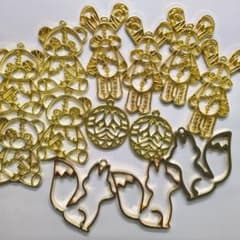 レジン枠 チャーム まとめ売り ゴールド系13個のサムネイル