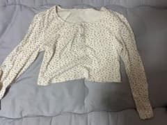 小花柄のオフホワイト長袖クロップドTシャツ Mのサムネイル