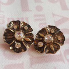 イヤリング　お花　ゴールドのサムネイル
