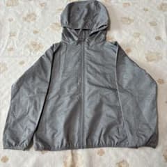 ユニクロ　キッズ　110 ポケッタブルパーカーのサムネイル