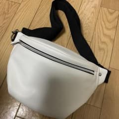 ジーユー ボディバッグ ショルダーバッグのサムネイル