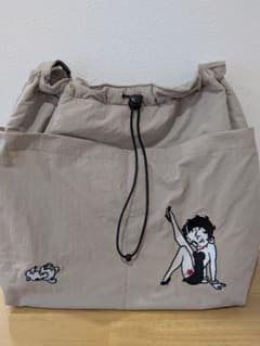 イムラム×ベティ・ブープ 刺繍 ショルダーバッグ ベージュ - メルカリ