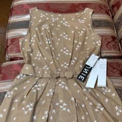 新品未使用タグ付　定価27300円　ルーニィ ツバメ刺繍のワンピースのサムネイル