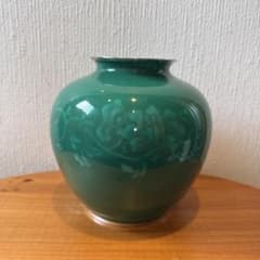 とても素敵 深い緑色 陶器 花瓶 花柄模様 - メルカリ