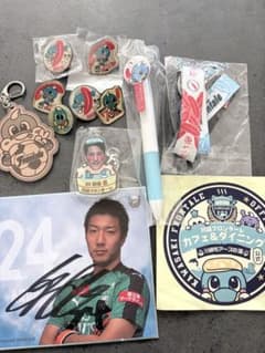 川崎フロンターレ グッズセット ピンバッジ キーホルダー ステッカー等のサムネイル