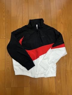 Nike ナイロンジャケット 黒/赤/白のサムネイル