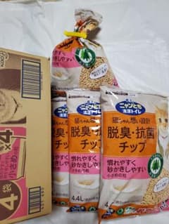 ニャンとも清潔トイレ脱臭・抗菌チップ、大容量、小さめの粒、4.4Lおまけ付けますのサムネイル