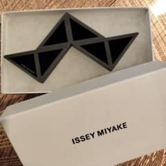 新品☆ISSEY MIYAKE 幾何学ブローチのサムネイル