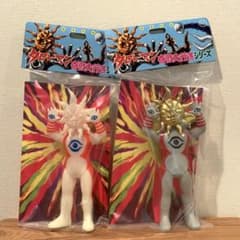 タローマン　ソフビ　蓄光 タローマン ソフビ 通常版 蓄光版 - メルカリ