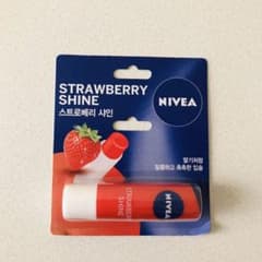 NIVEA Lip Care ストロベリーのサムネイル