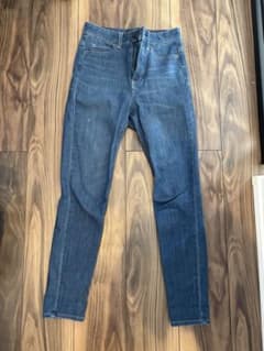 UNIQLO JEANS スキニーデニムパンツ　24（61cm）のサムネイル