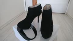 NINE WEST　ブーティ　スエード黒　サイズ６1/2のサムネイル