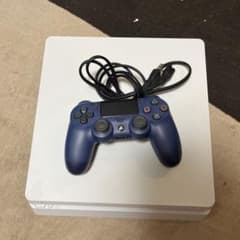 PlayStation 4 ホワイト 本体 とコントローラーのサムネイル