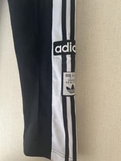 adidas オリジナル　ジャージパンツ ブラックのサムネイル