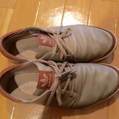 adidas スニーカーのサムネイル