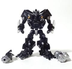 ロボットフィギュア 黒 武器パーツ付き - メルカリ