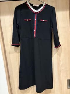 ひざ丈ワンピース ブラック パール調ボタンのサムネイル