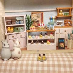 Lio様専用ミニチュアハンドメイドケーキ屋さんホワイト色のサムネイル