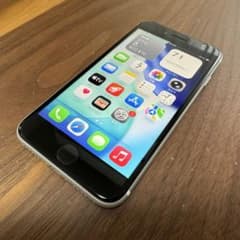 iPhone SE 第2世代 128GB White SIMフリー ①のサムネイル